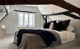Cromwell Cottage - Dog Friendly